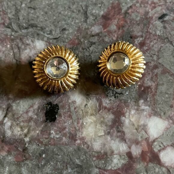 Chanel Clip On earrings - Picture 3 of 4